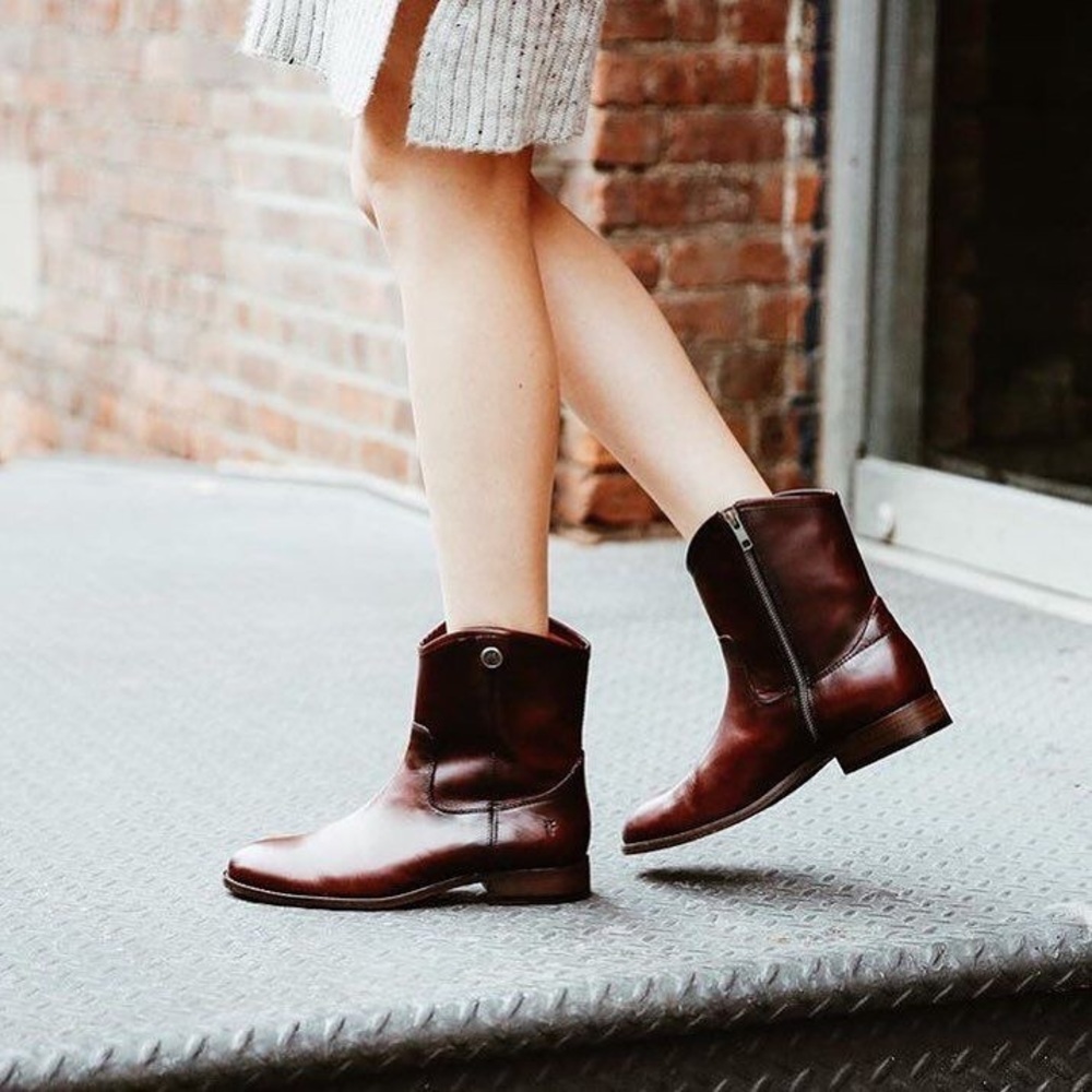 FRYE Melissa Button 2 Short